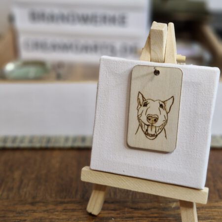 Schlüsselanhänger mit Bullterrier-Gesicht, lachend