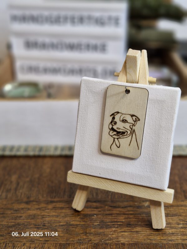 Holz-Schlüsselanhänger mit fröhlichem Hund und frecher Zunge