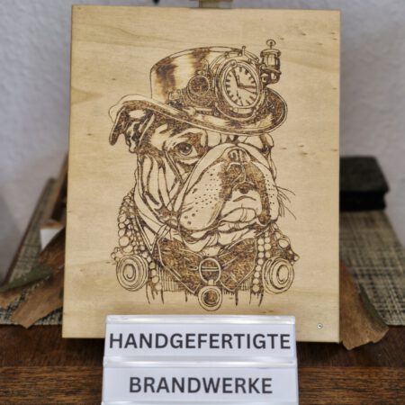 Bulldogge mit Steampunk-Hut und Accessoires