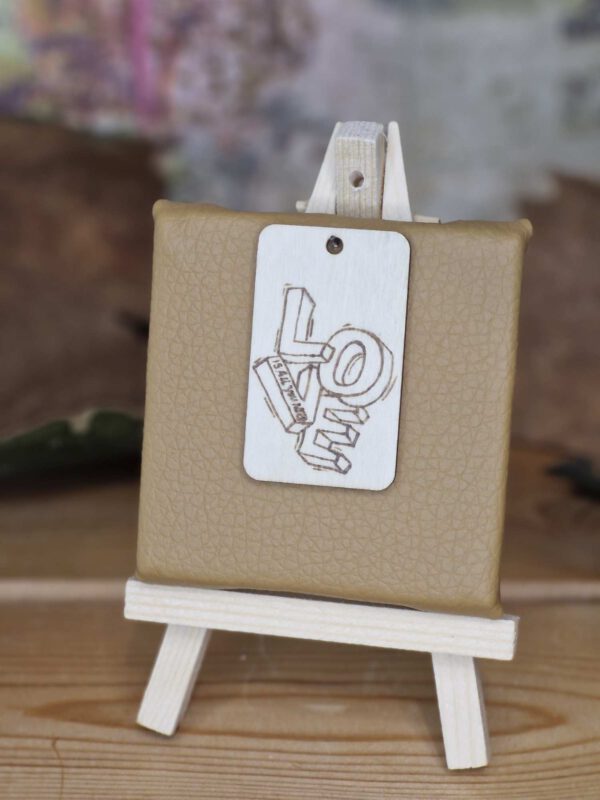 Holz-Schlüsselanhänger „LOVE“ – Handgebrannt, personalisierbar, Geschenkidee